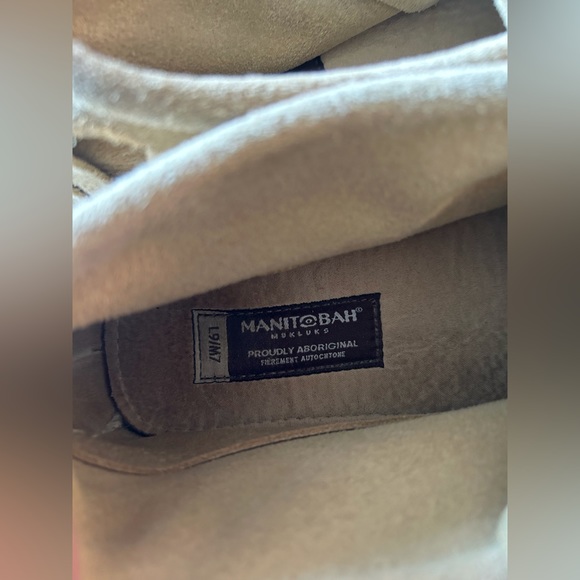 Manitobah Mukluks Moccasin w/ beaded detail Size L9/M7 - Picture 2 of 7